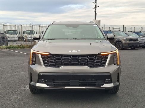 Certified 2025 Kia Sorento EX image 2