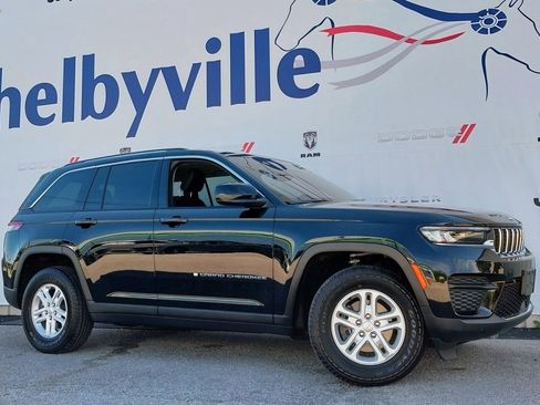 Certified 2023 Jeep Grand Cherokee Laredo image 1