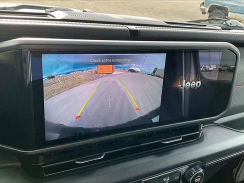 Used 2025 Jeep Wrangler Unlimited Rubicon image 21