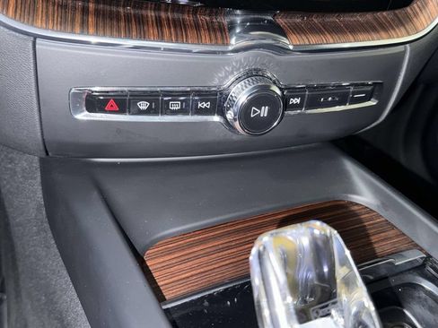Used 2023 Volvo XC60 B5 Ultimate w/ Protection Package Premier FWD image 25