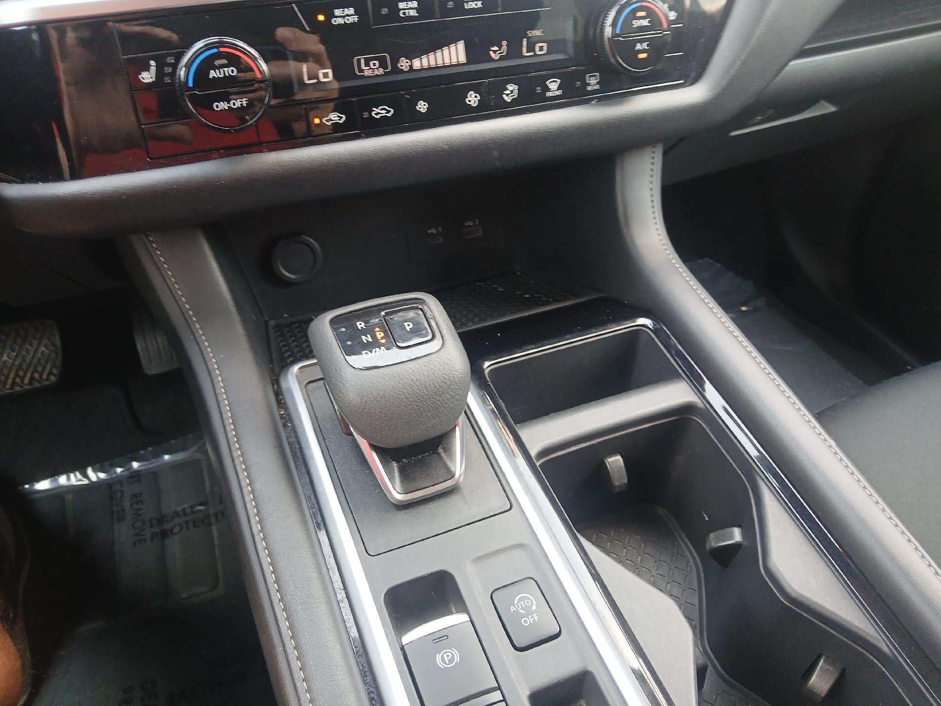 Used 2025 Nissan Pathfinder SV FWD image 34