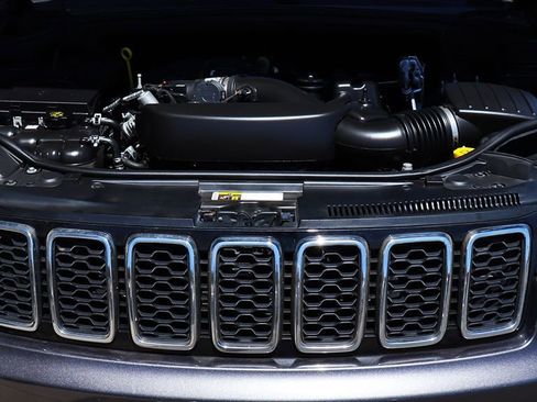 Used 2020 Jeep Grand Cherokee Laredo w/ 18" Wheel & 8.4" Radio Group AWD/4WD image 60