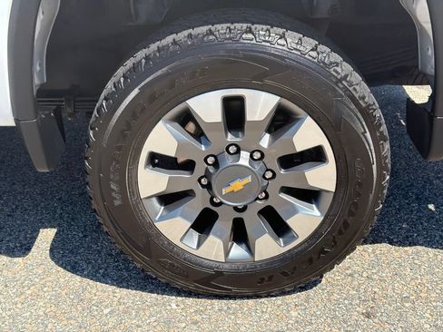 Certified 2022 Chevrolet Silverado 2500 Custom w/ Custom Value Package AWD/4WD image 14