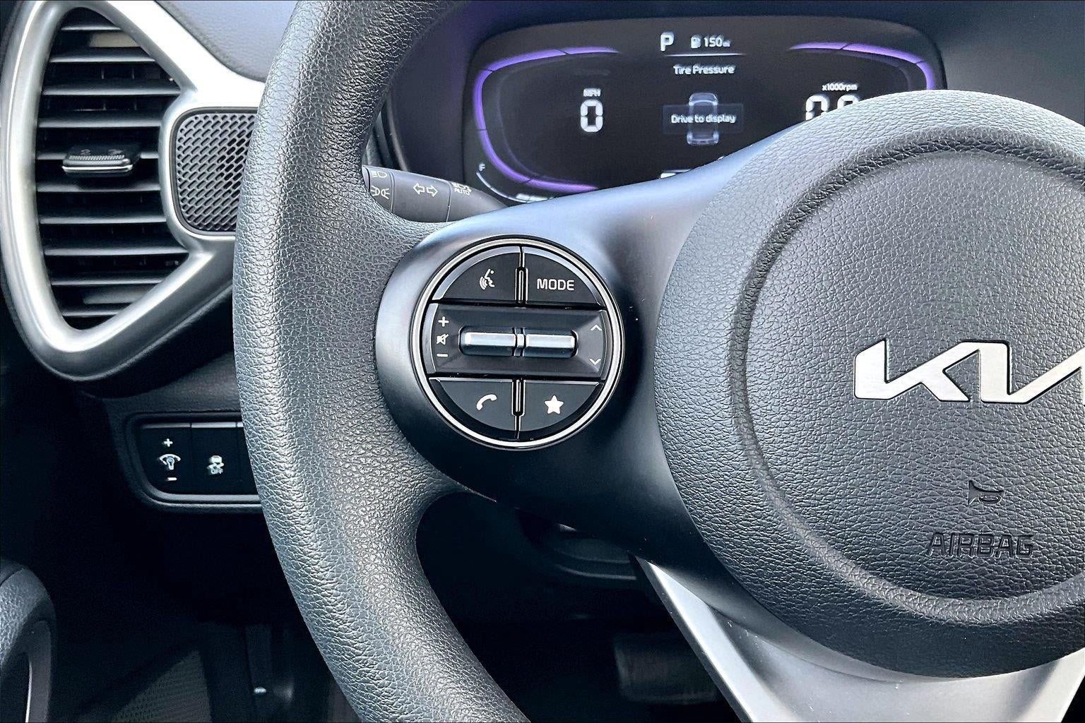 Used 2025 Kia Soul LX w/ LX Technology Package FWD image 11