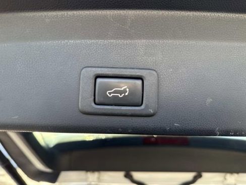 Used 2019 Subaru Ascent Premium image 9