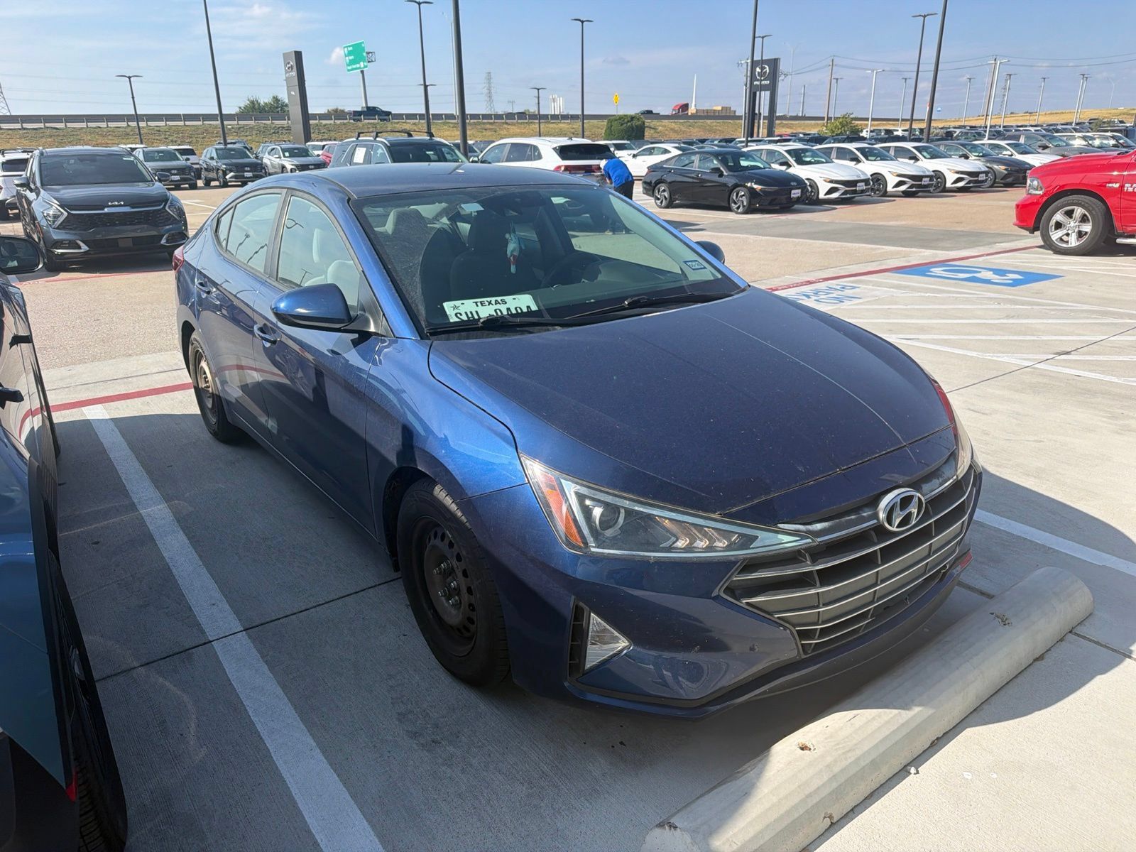 Used 2020 Hyundai Elantra SE w/ Cargo Package (C1) FWD image 4