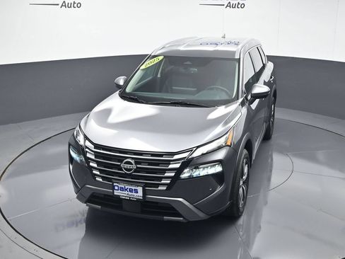 Used 2025 Nissan Rogue SL FWD image 47