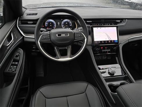 New 2025 Jeep Grand Cherokee L Limited image 8