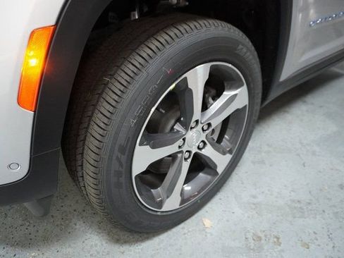 New 2024 Jeep Grand Cherokee Limited 4xe w/ Luxury Tech Group II image 9