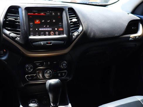 Used 2016 Jeep Cherokee Limited image 43