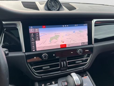 Used 2022 Porsche Macan AWD/4WD image 16