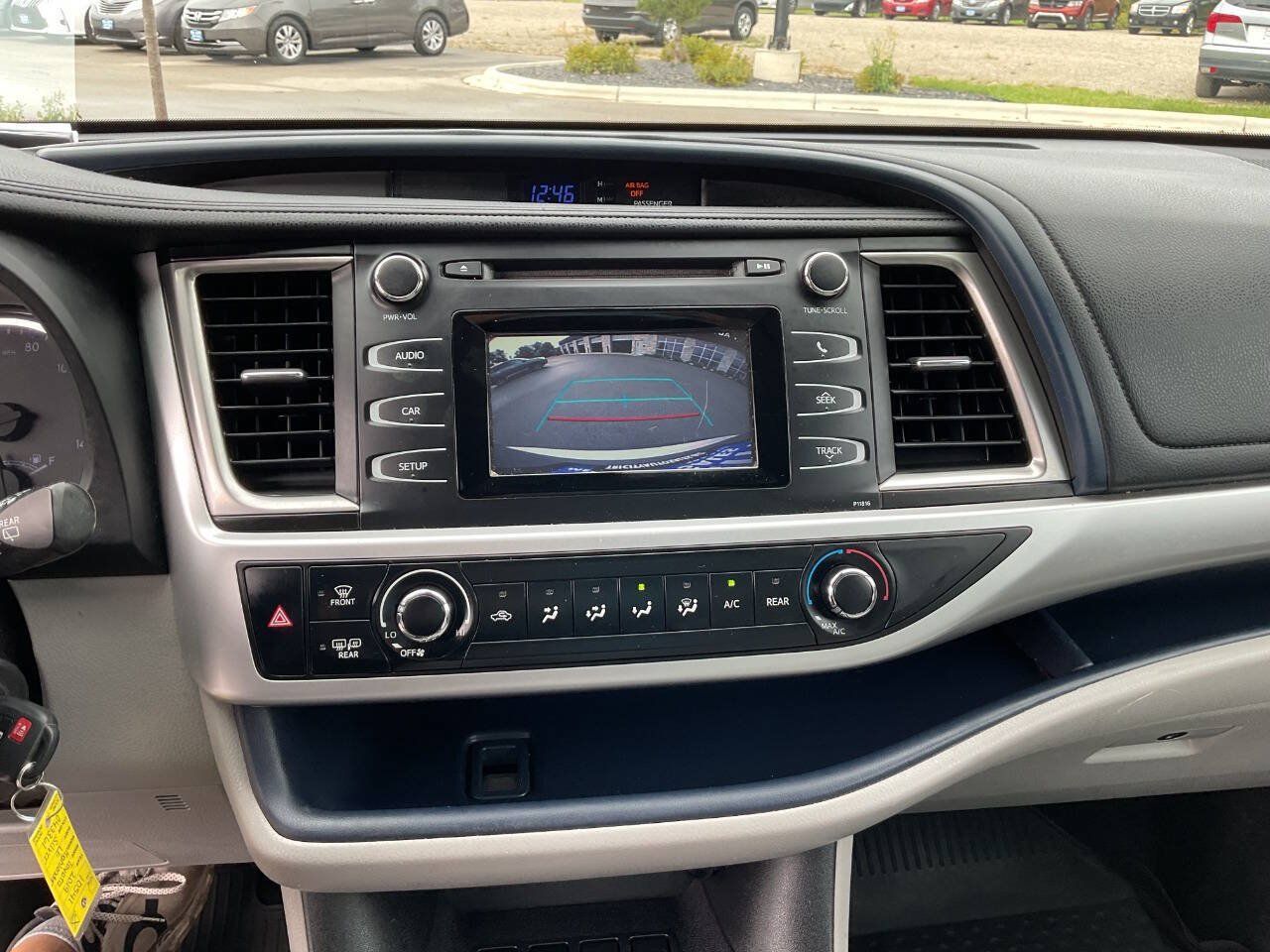 Used 2019 Toyota Highlander LE FWD image 21