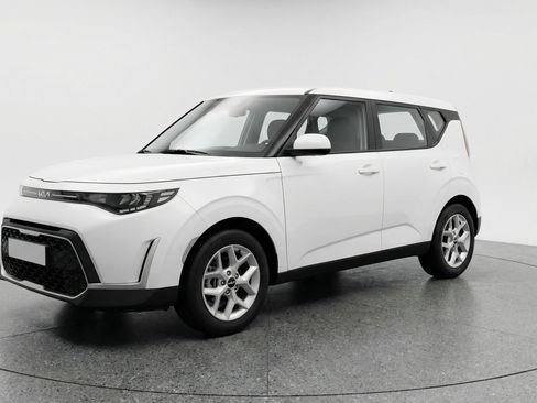 Used 2025 Kia Soul LX w/ LX Technology Package image 3