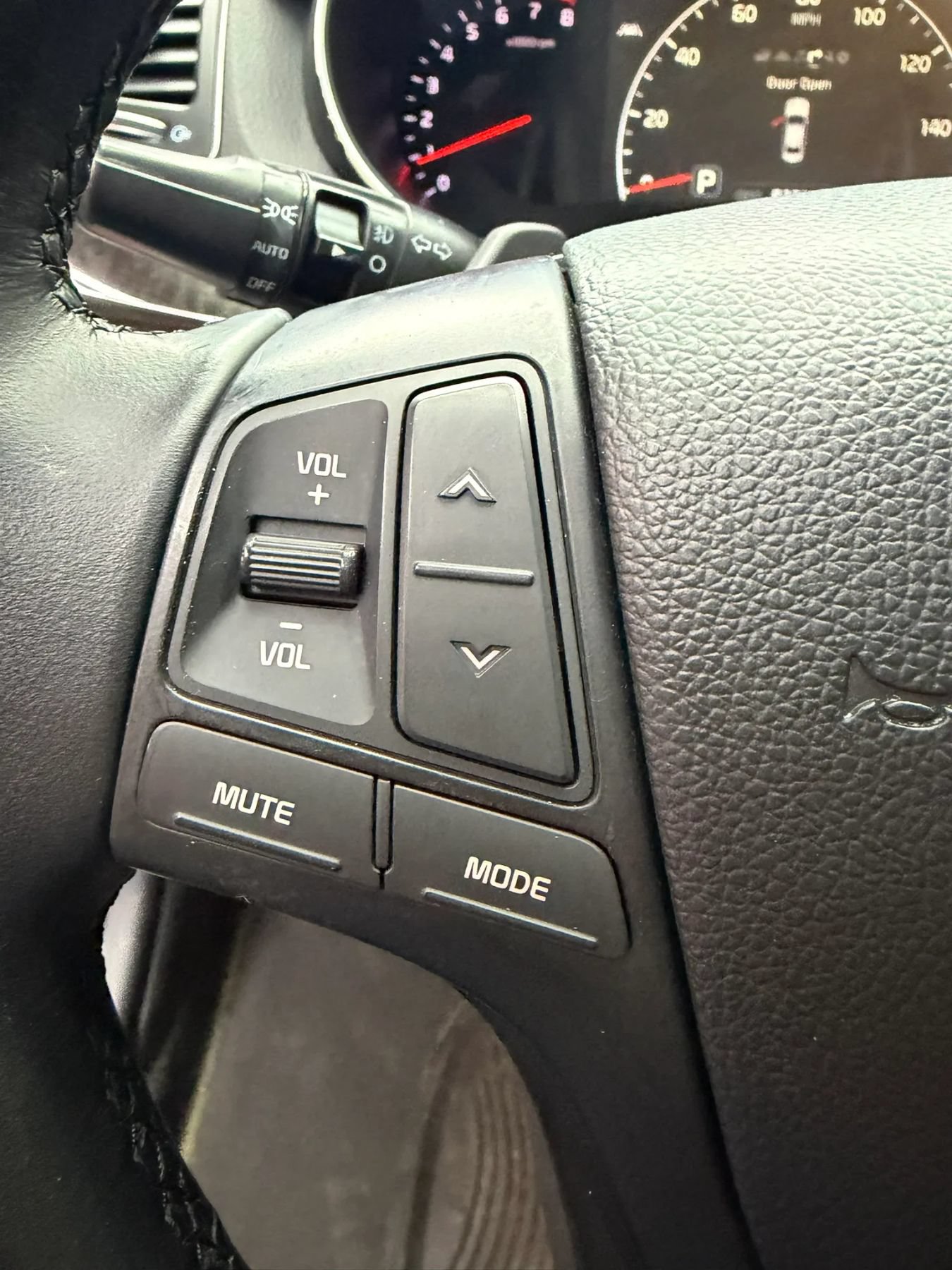Used 2015 Kia Cadenza Premium w/ Technology Package FWD image 17