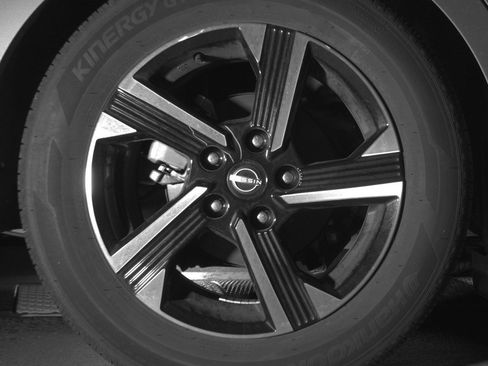Used 2025 Nissan Sentra SV FWD image 15