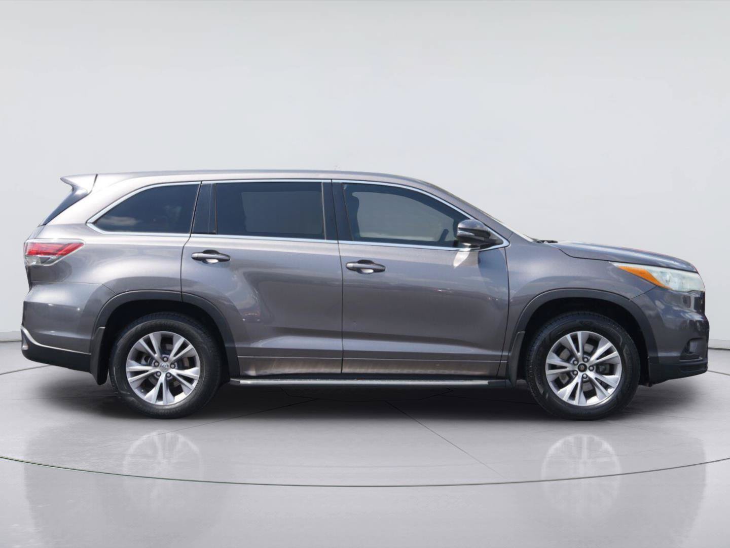 Used 2015 Toyota Highlander Plus FWD image 5