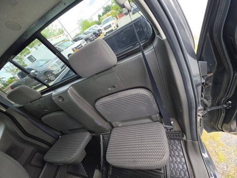 Used 2010 Nissan Frontier SE w/ SE Value Truck Pkg AWD/4WD image 16