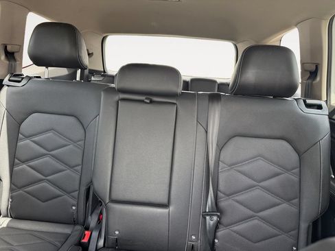 Used 2025 Volkswagen Atlas SE FWD image 13