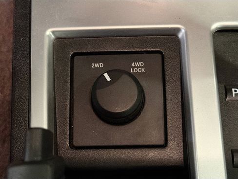 Used 2010 Dodge Nitro SXT image 22