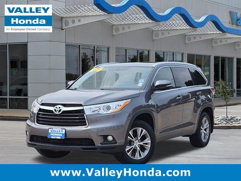 Used 2014 Toyota Highlander XLE AWD/4WD image 1