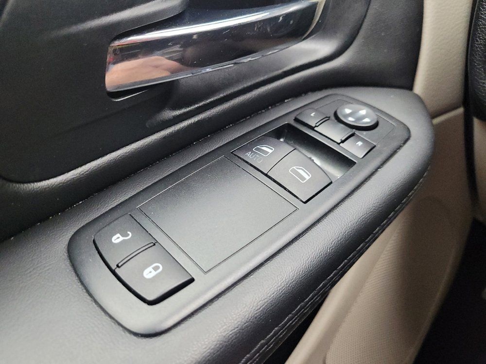 Used 2015 Dodge Grand Caravan American Value Package FWD image 27