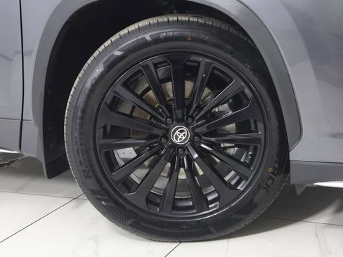 Used 2023 Toyota Highlander XSE image 16