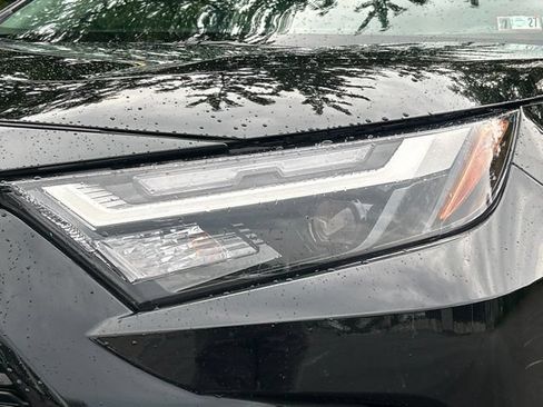 Used 2025 Toyota RAV4 XLE AWD/4WD image 14