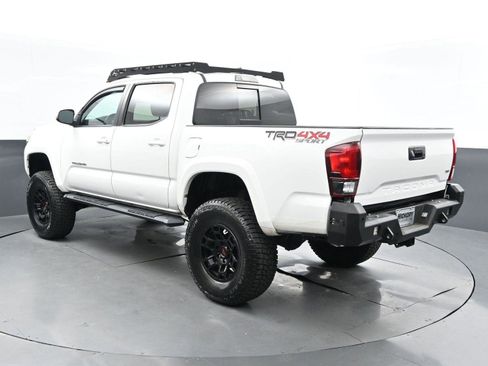 Used 2019 Toyota Tacoma TRD Sport image 5