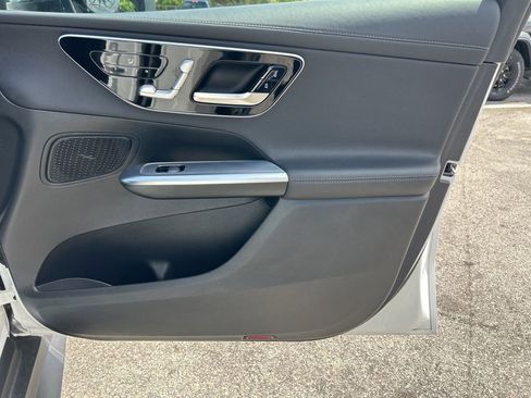 Used 2025 Mercedes-Benz GLC 300 4MATIC image 22