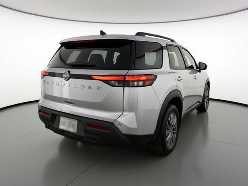 Used 2025 Nissan Pathfinder SV image 9