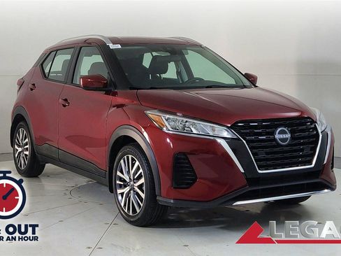 Used 2023 Nissan Kicks SV image 1