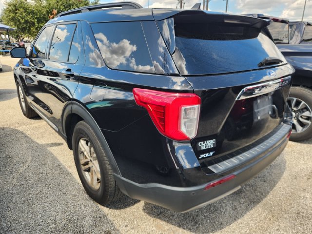 Used 2023 Ford Explorer XLT w/ Equipment Group 202A RWD image 4