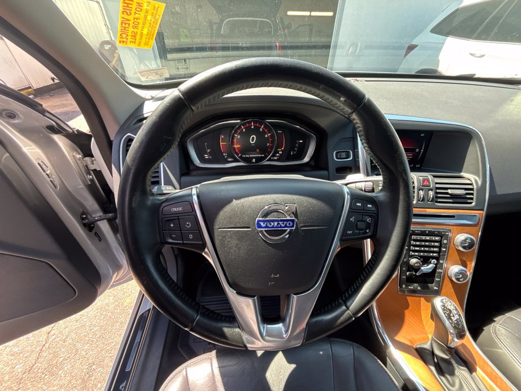 Used 2017 Volvo XC60 T5 Inscription w/ Preferred Option Package FWD image 12