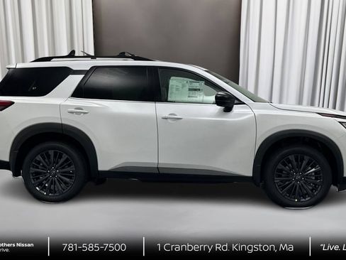 New 2026 Nissan Pathfinder SL w/ SL Premium Package AWD/4WD image 4