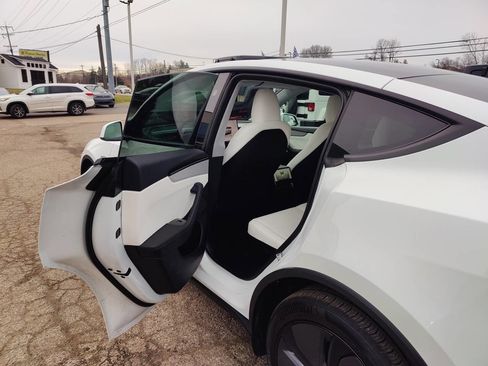 Used 2026 Tesla Model Y Long Range image 12