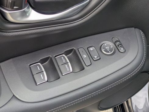 Used 2023 Honda HR-V EX-L image 9