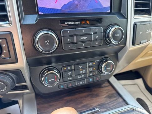 Used 2019 Ford F150 Lariat w/ Trailer Tow Package AWD/4WD image 21