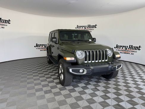 Used 2022 Jeep Wrangler Unlimited Sahara w/ Cold Weather Group image 7