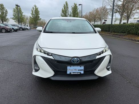 Used 2018 Toyota Prius Prime Advanced image 2