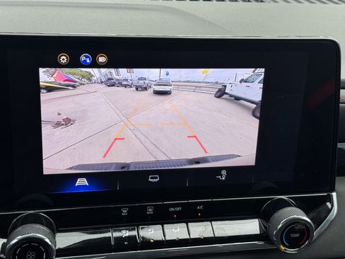 Used 2024 Chevrolet Colorado Z71 w/ Safety Package image 25