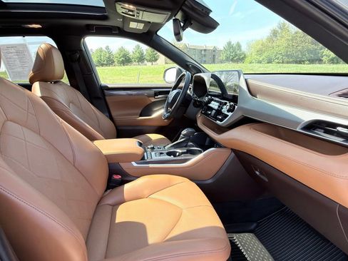 Used 2022 Toyota Highlander Platinum image 28