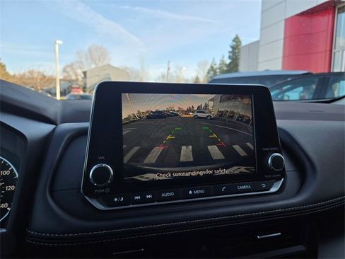 Used 2023 Nissan Rogue S image 25