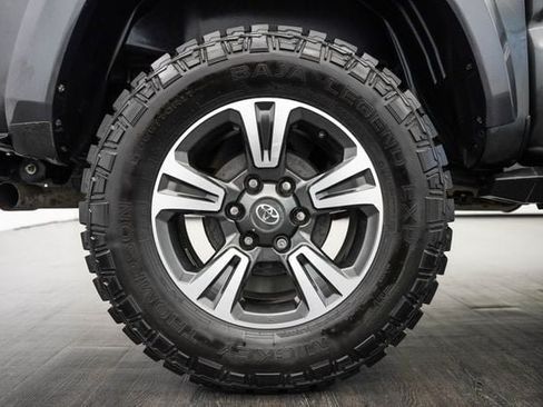 Used 2019 Toyota Tacoma TRD Sport w/ Technology Package RWD image 43