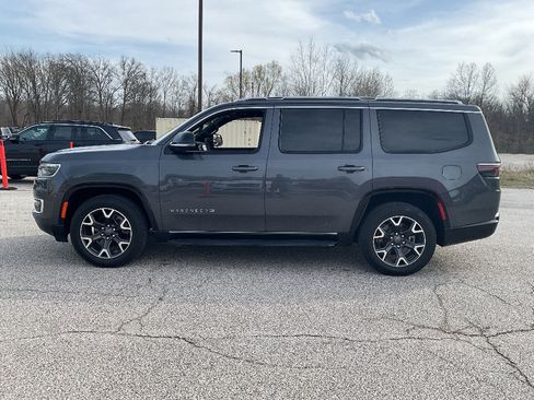 Used 2023 Jeep Wagoneer Series III w/ Preferred Equipment Group image 4