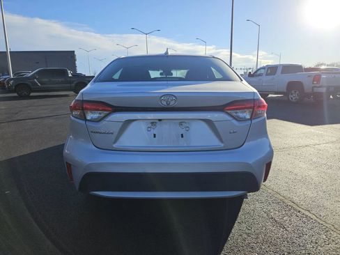 Used 2021 Toyota Corolla LE image 3