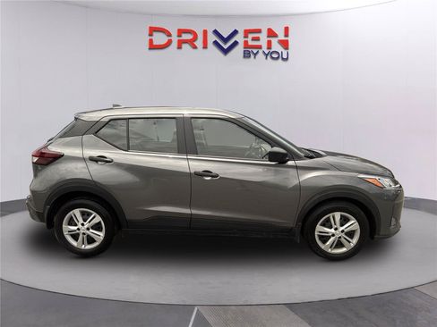 Used 2024 Nissan Kicks S FWD image 3