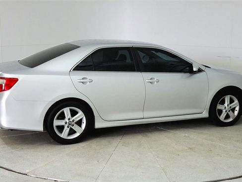 Used 2012 Toyota Camry SE FWD image 7