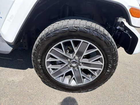 Used 2024 Jeep Wrangler High Altitude AWD/4WD image 33