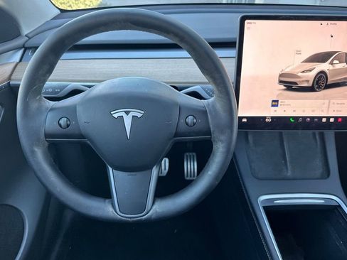 Used 2023 Tesla Model Y Performance image 14
