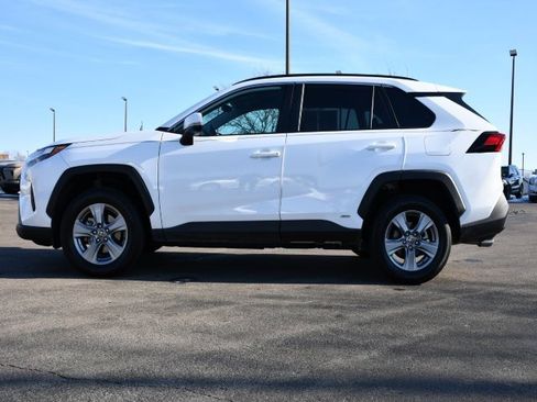 Used 2022 Toyota RAV4 XLE image 4